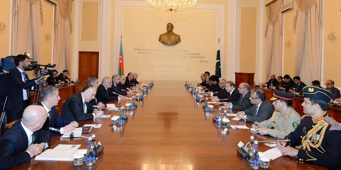 Azerbaijani Prime Minister meets with Pakistani counterpart
